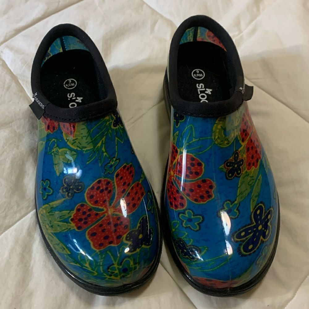 SLOGGERS, women’s 6, new condition